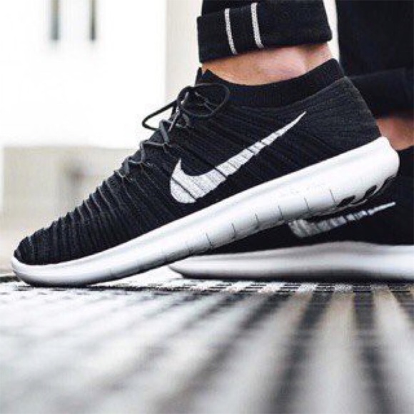 Nike Other - Nike Running Free Run Motion Flyknit Trainers Sz 9